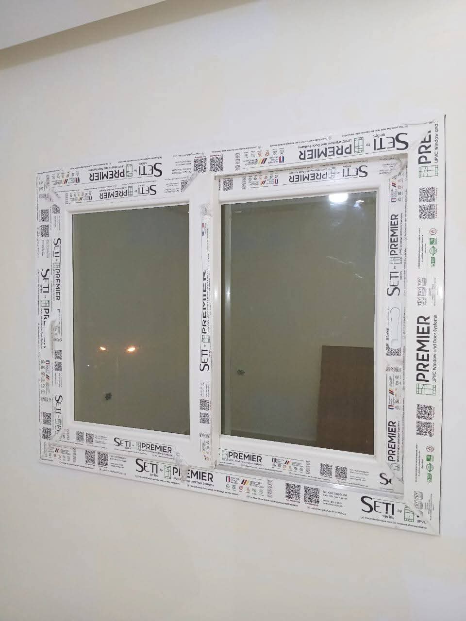 نافذة UPVC بيضاء بزجاج مزدوج