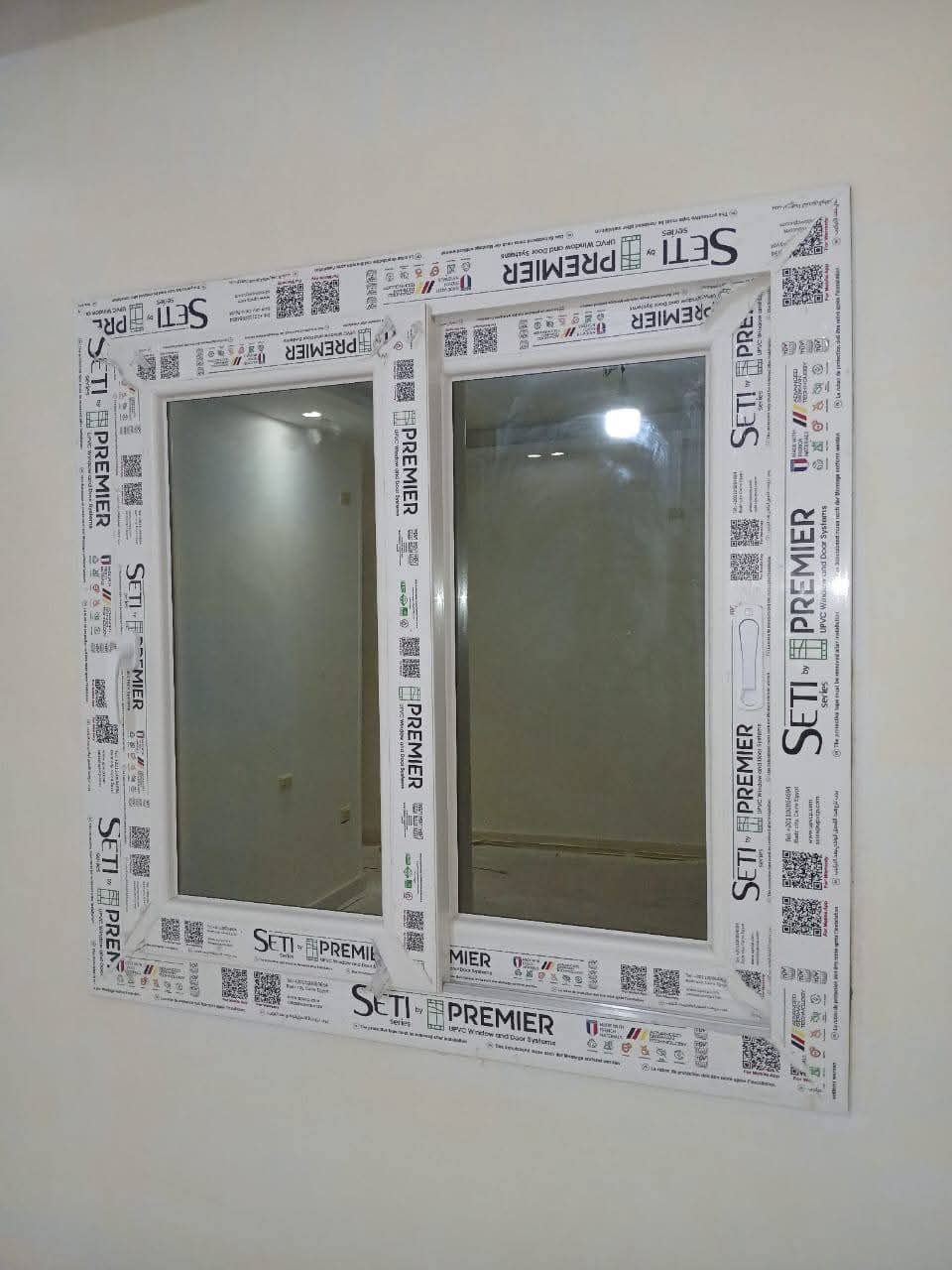 نافذة UPVC مفصلية بعد التركيب